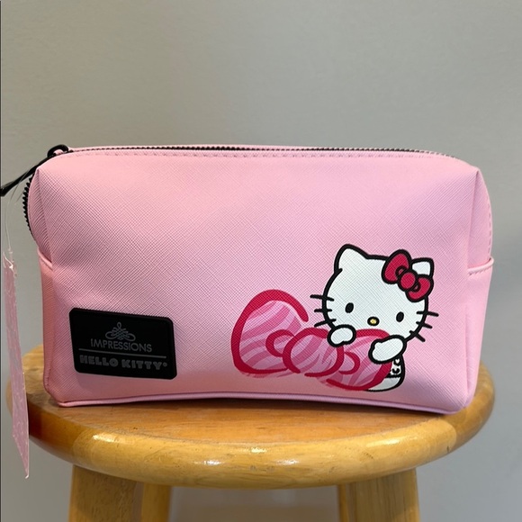 Hello Kitty Pink Cosmetic Bag - Picture 1 of 3